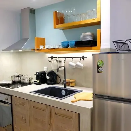 Oikies * Naousa (Paros)